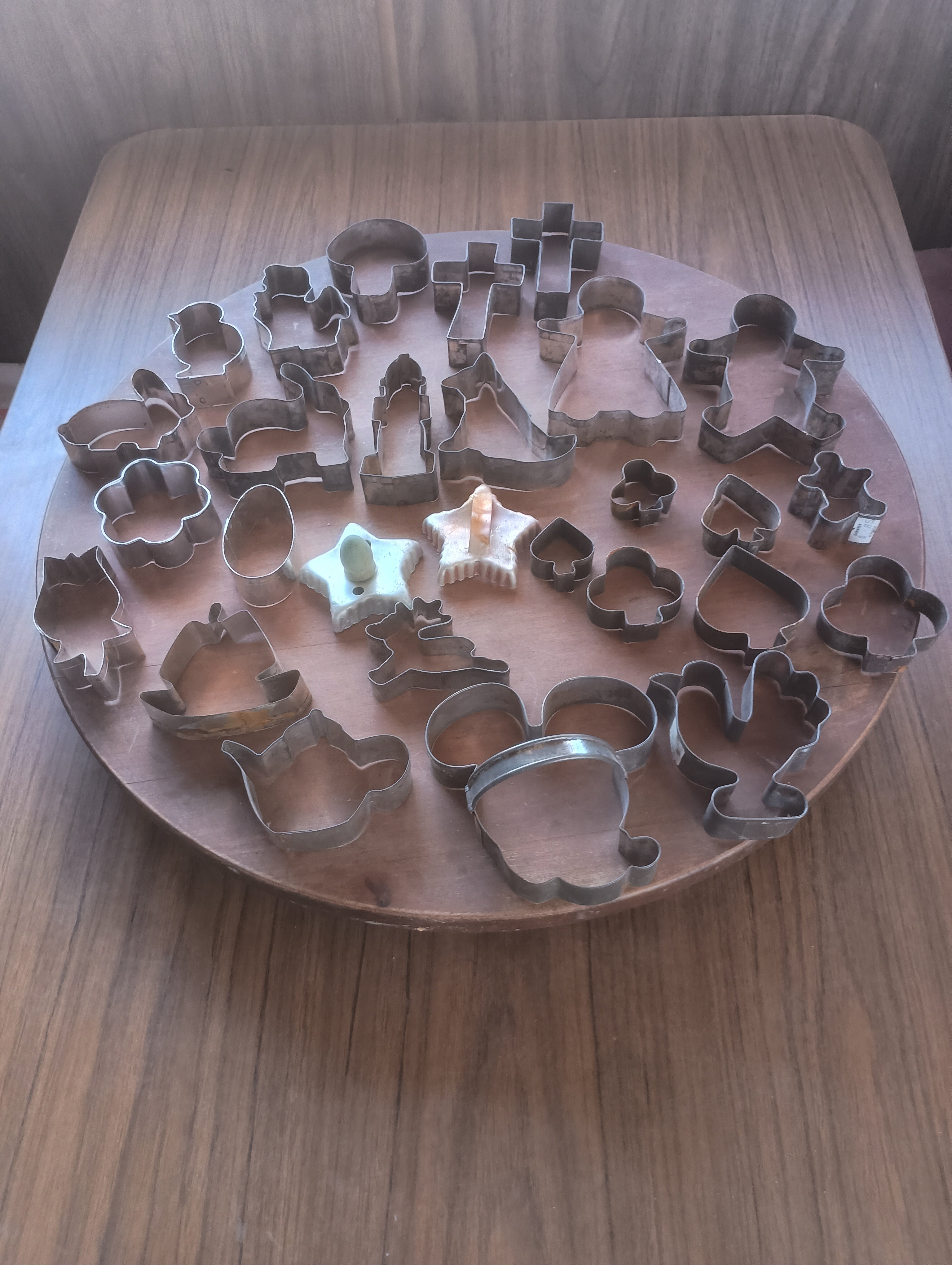 Massive 28-Piece Collection of Vintage & Antique Metal Cookie Cutters - Curated Nostalgia Lot