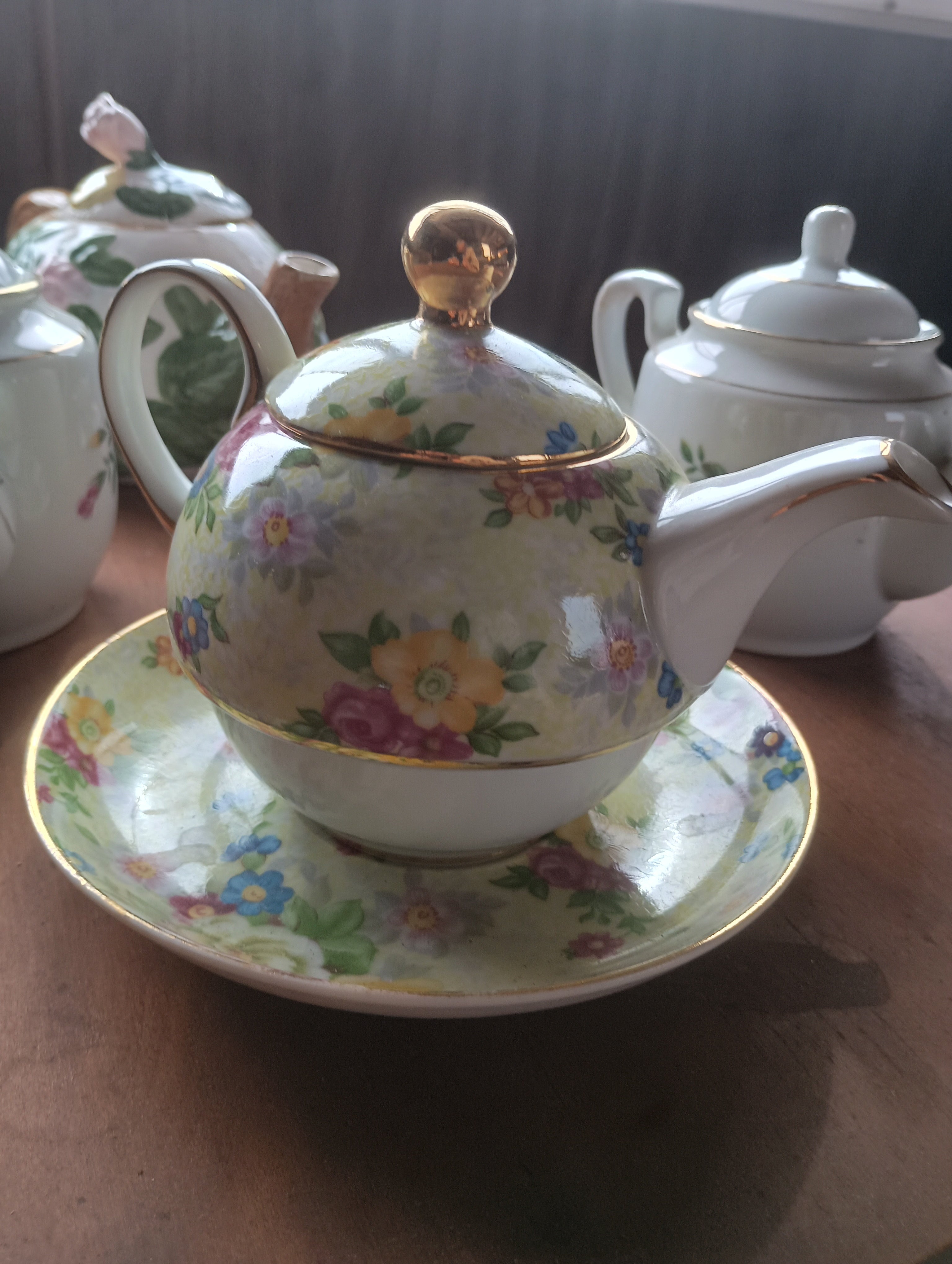 "High Tea & Heritage" Floral Teapot Collection (7 pc)