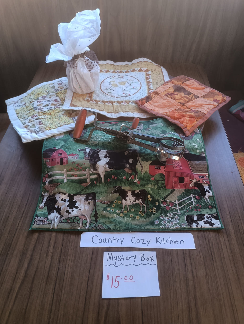 Country Cozy Kitchen Vintage Mystery Box - High-Speed Hand Mixer & Placement Set