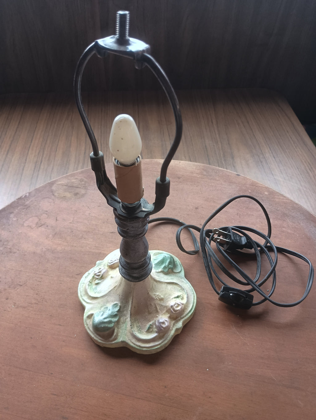 Vintage Shabby Chic Rose Motif Cast Metal Accent Lamp
