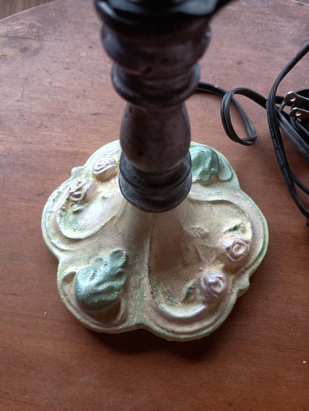 Vintage Shabby Chic Rose Motif Cast Metal Accent Lamp