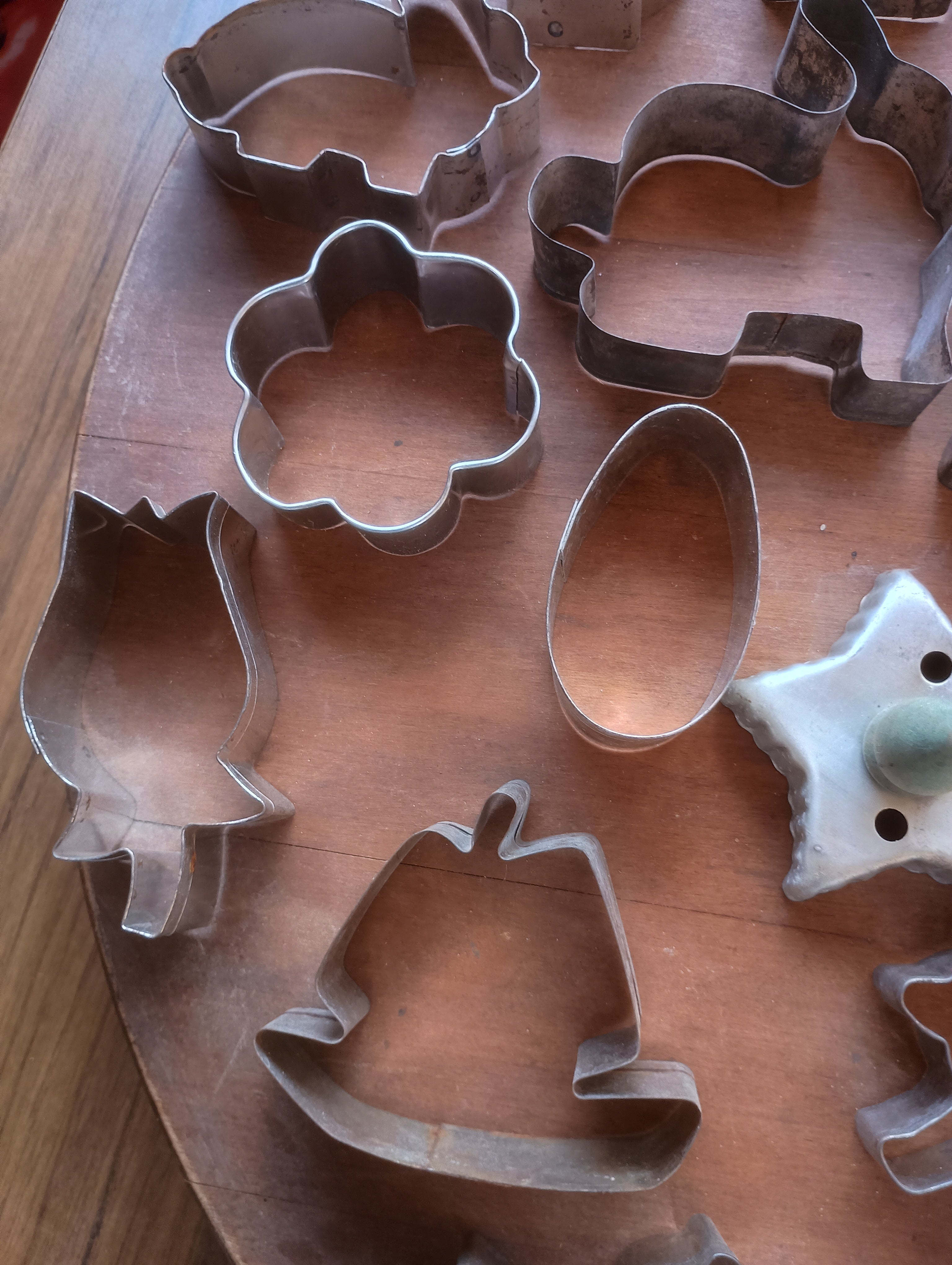 Massive 28-Piece Collection of Vintage & Antique Metal Cookie Cutters - Curated Nostalgia Lot