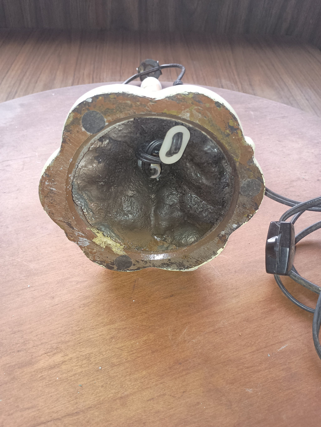 Vintage Shabby Chic Rose Motif Cast Metal Accent Lamp