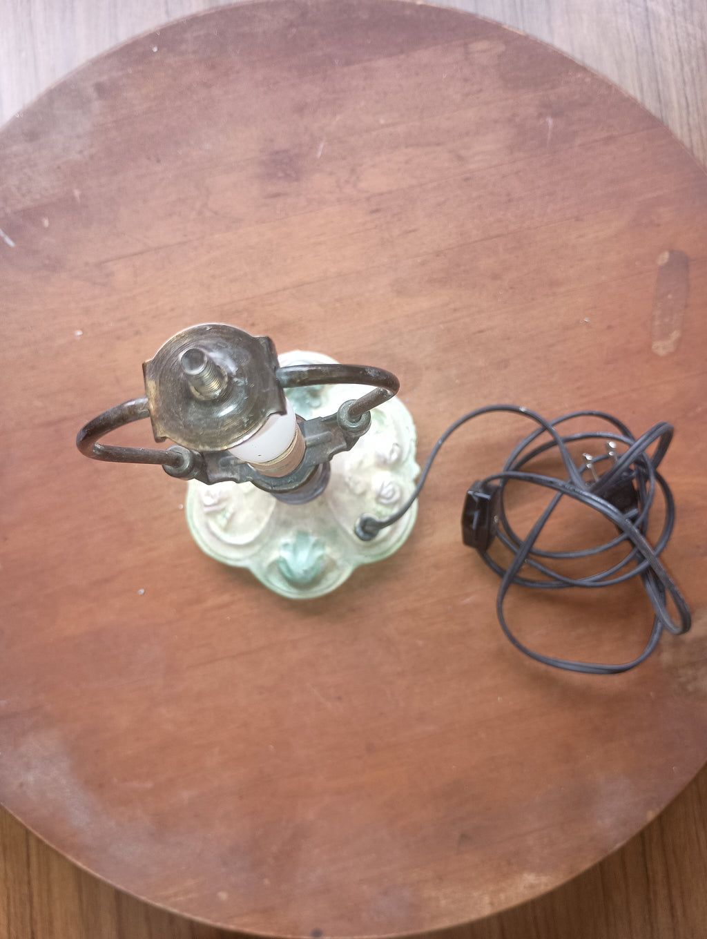 Vintage Shabby Chic Rose Motif Cast Metal Accent Lamp