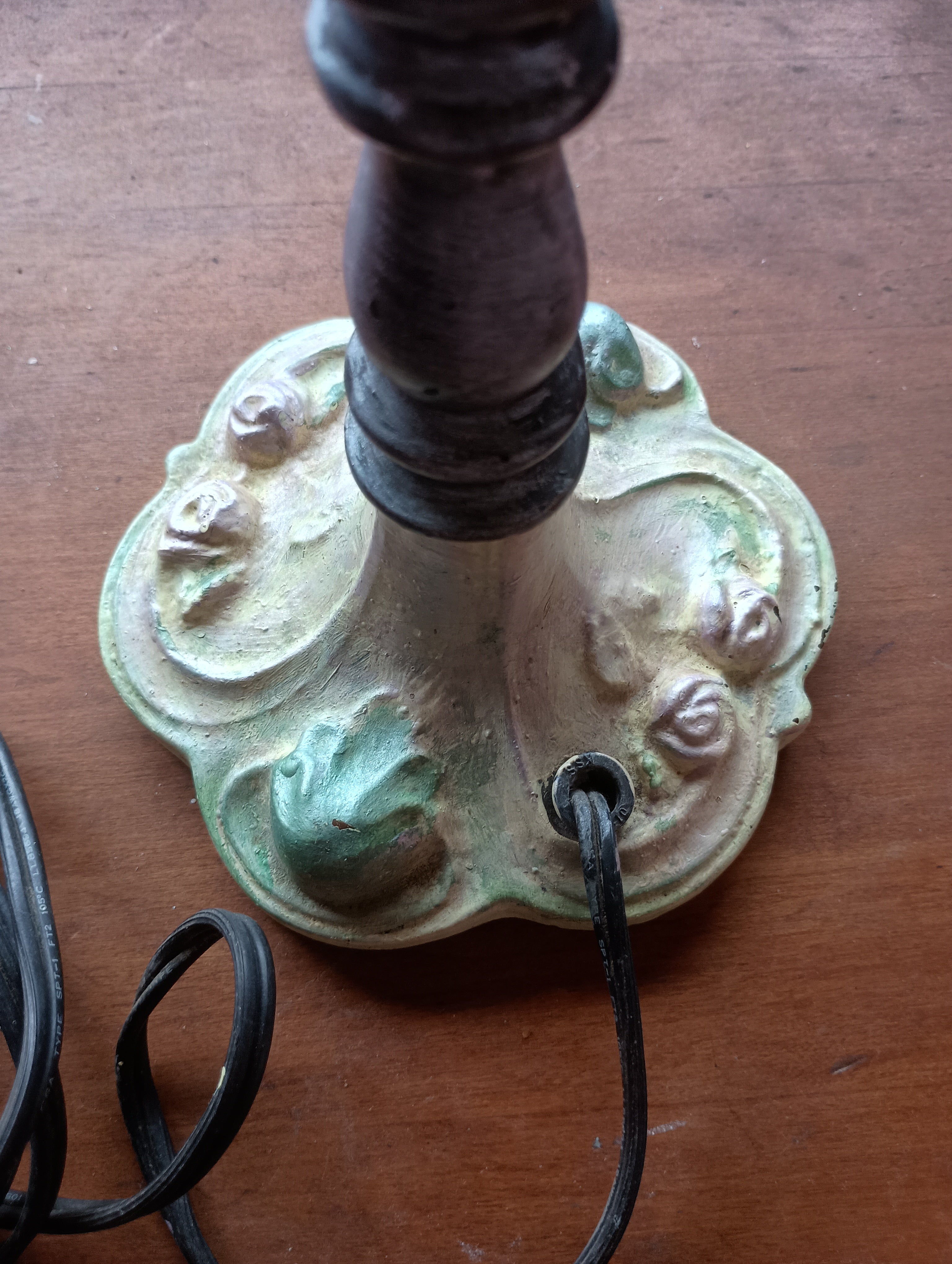 Vintage Shabby Chic Rose Motif Cast Metal Accent Lamp