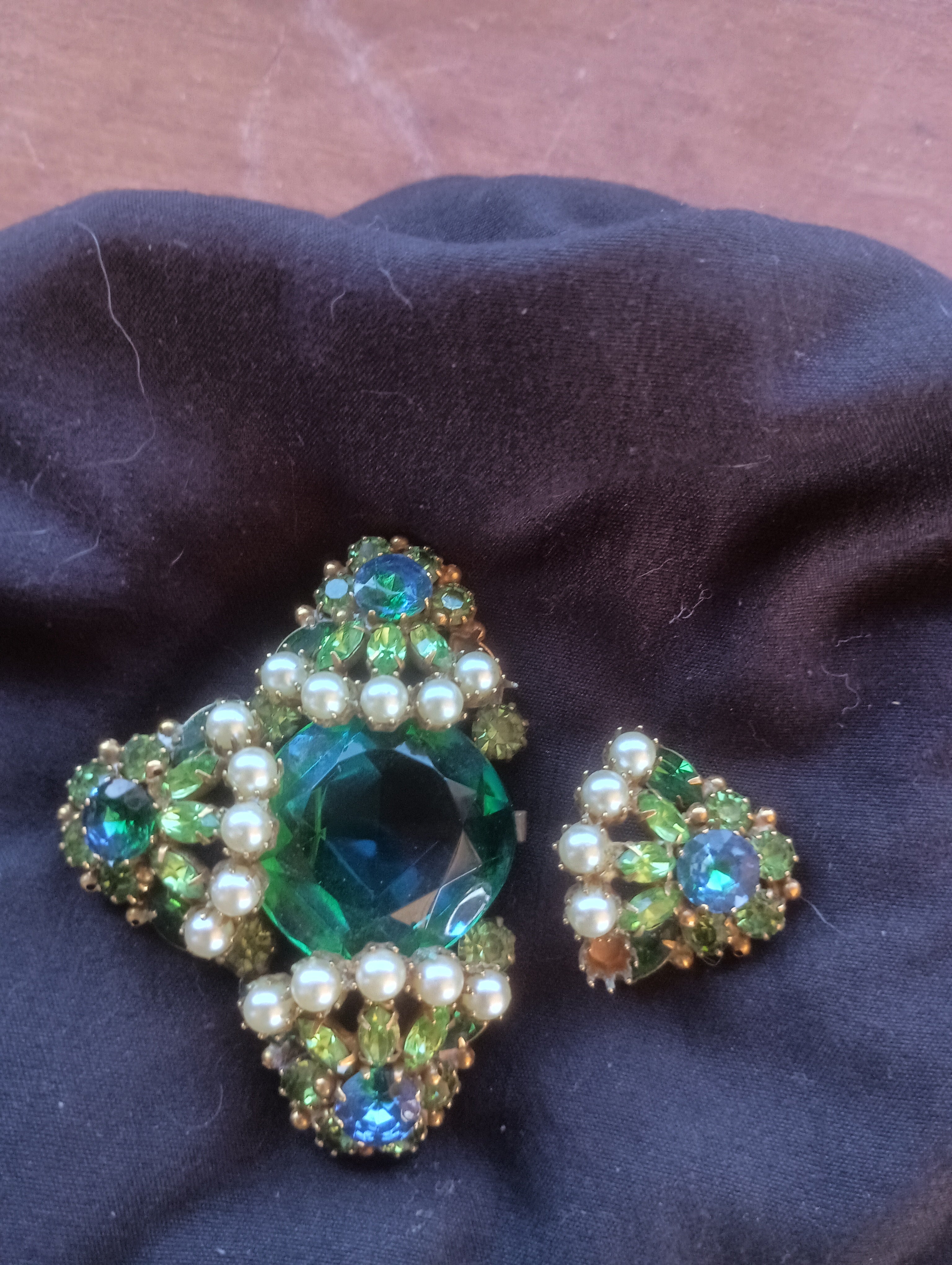 1950s Original by Robert Signed Emerald Rhinestone & Pearl Brooch & Bracelet Set
